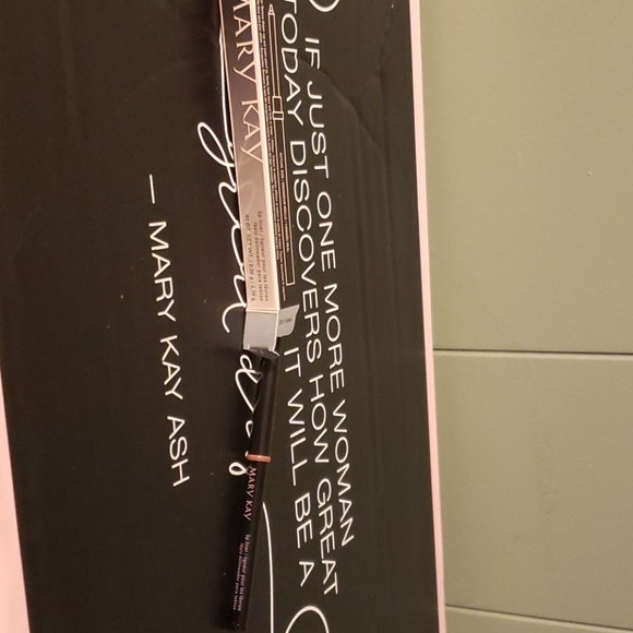 Lip liner mary kay - Picture 1 of 4